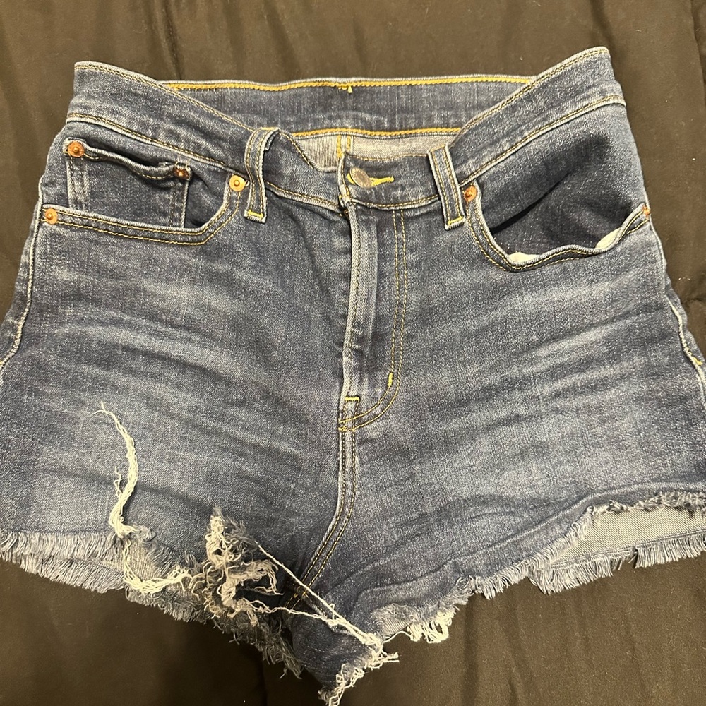 Levi Shorts - Picture 4 of 5